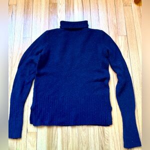 Madewell sweater with turtleneck, slightly cropped waist, size extra small.